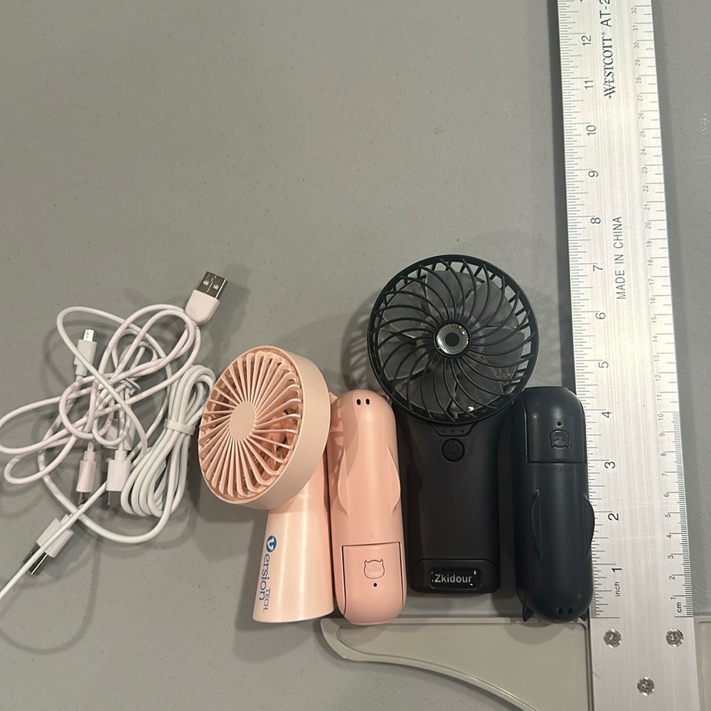 4 portable fans with 4 chargers